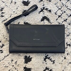 Matt & Nat Elegant Black Wristlet